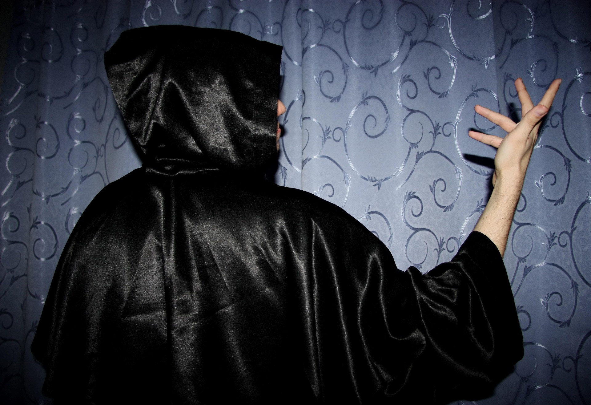 Dissociative Trance Disorder (DTD) dan Kerasukan: Persamaan dan Perbezaan dari Perspektif Medikal dan Rawatan Pengubatan Islam